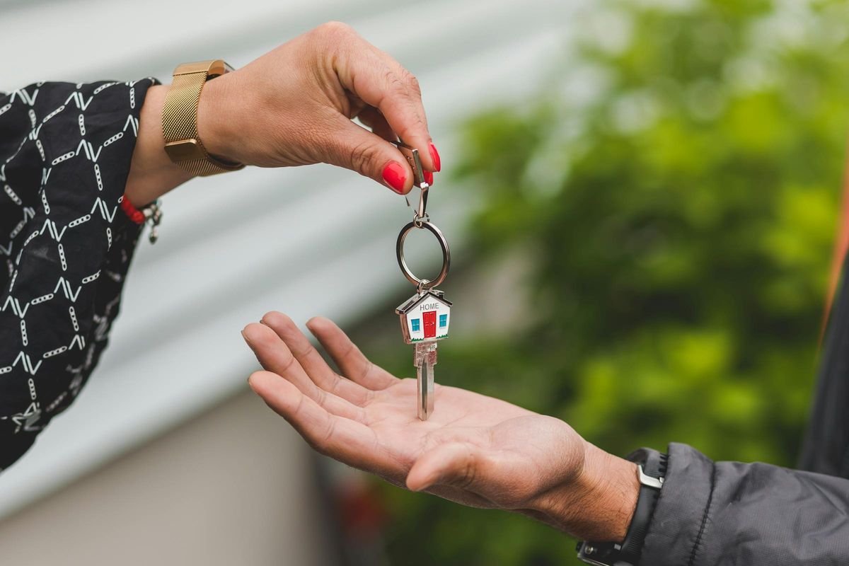 Mehrfamilienhaus als Symbol für Verwaltungswechsel