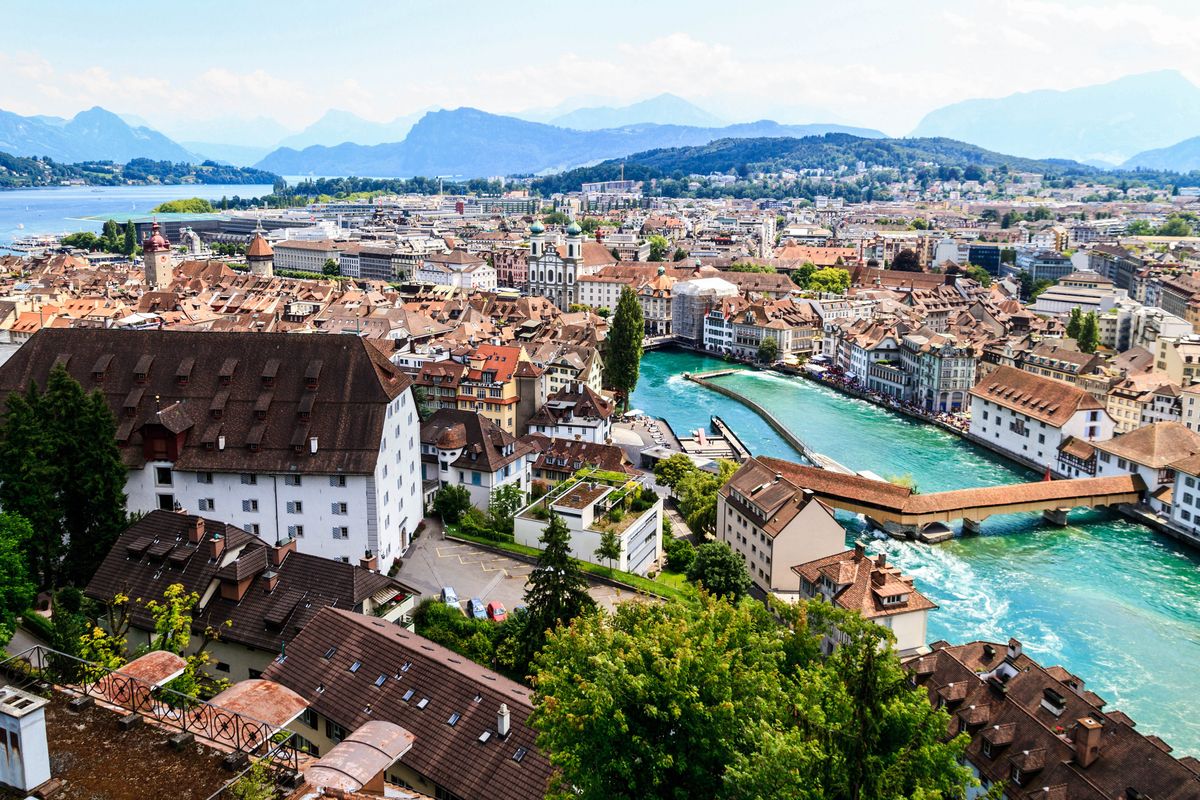 Luzern Altstadt — Kapellbrücke und Wasserturm