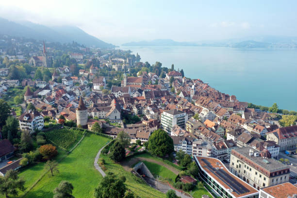 Immobilien in Zug verwalten lassen: Was internationale Eigentümer beachten sollten